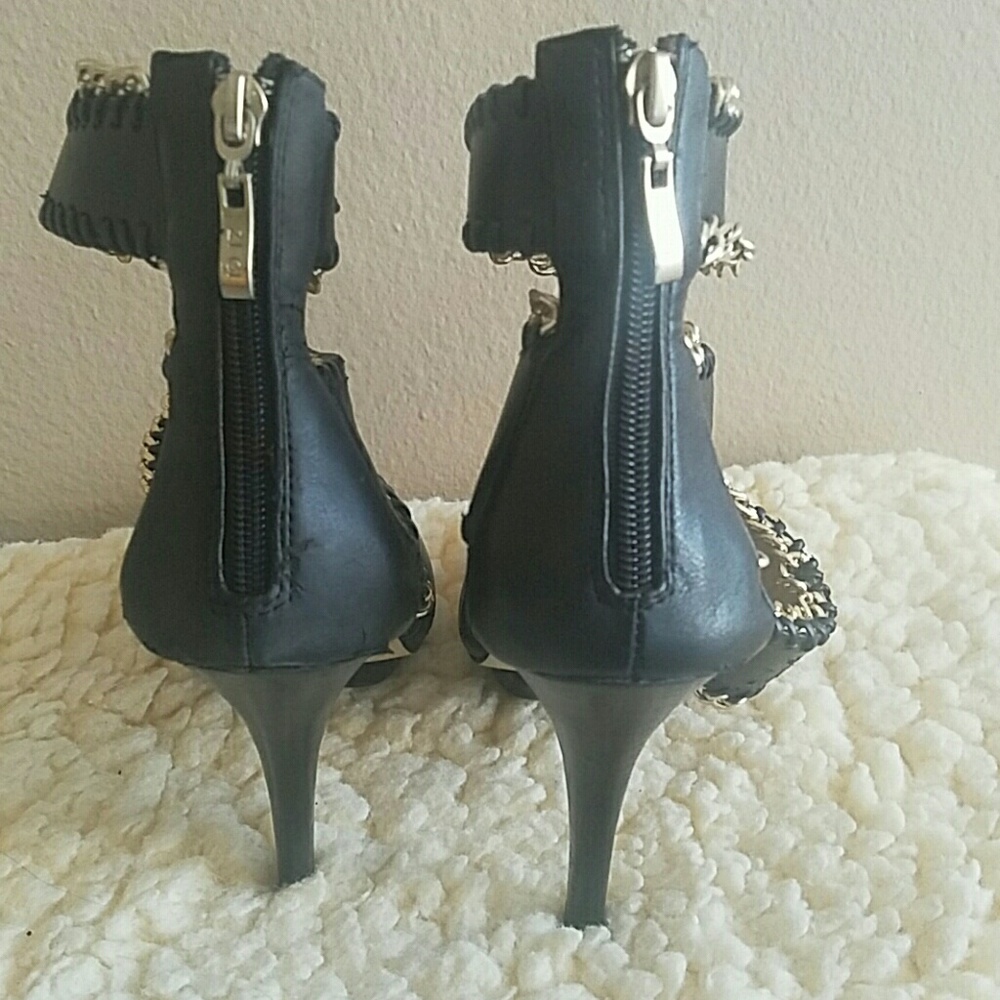 Shoes - Picture 4 of 8